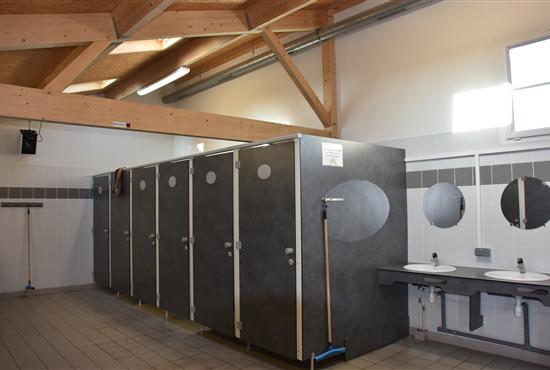 Sanitaires camping trois étoiles - Camping de Bernezac